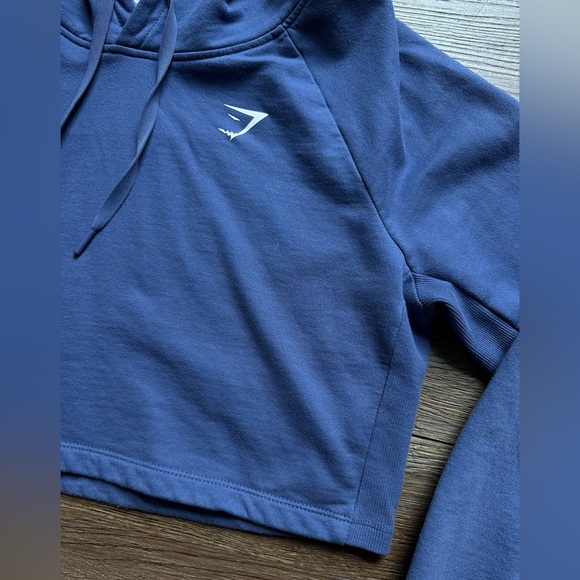Gymshark Training Cropped Hoodie - Picture 2 of 4